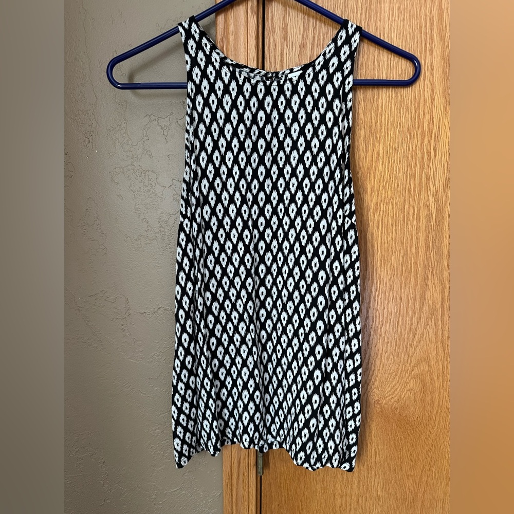 Old Navy Black and White Geometric Tank Top